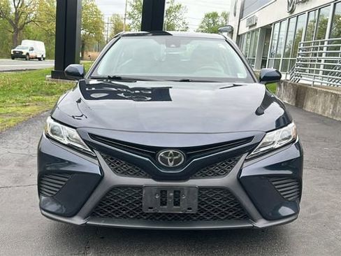 Used 2020 Toyota Camry SE w/ Carpet Mat Package FWD image 2