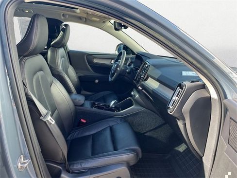 Used 2023 Volvo XC40 B5 Ultimate w/ Protection Package Premier image 16