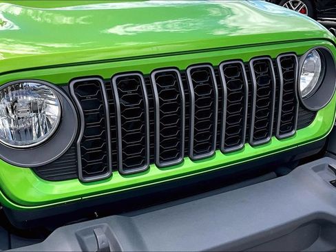 Used 2025 Jeep Wrangler Sport AWD/4WD image 32