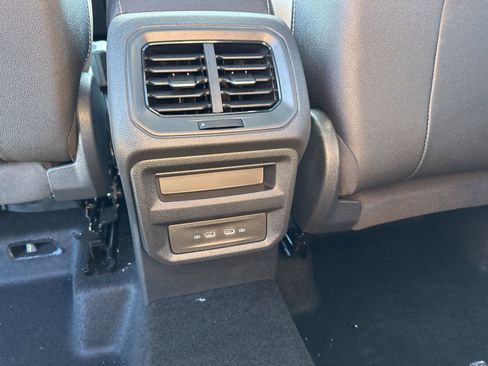 New 2026 Volkswagen Taos SE AWD/4WD image 21