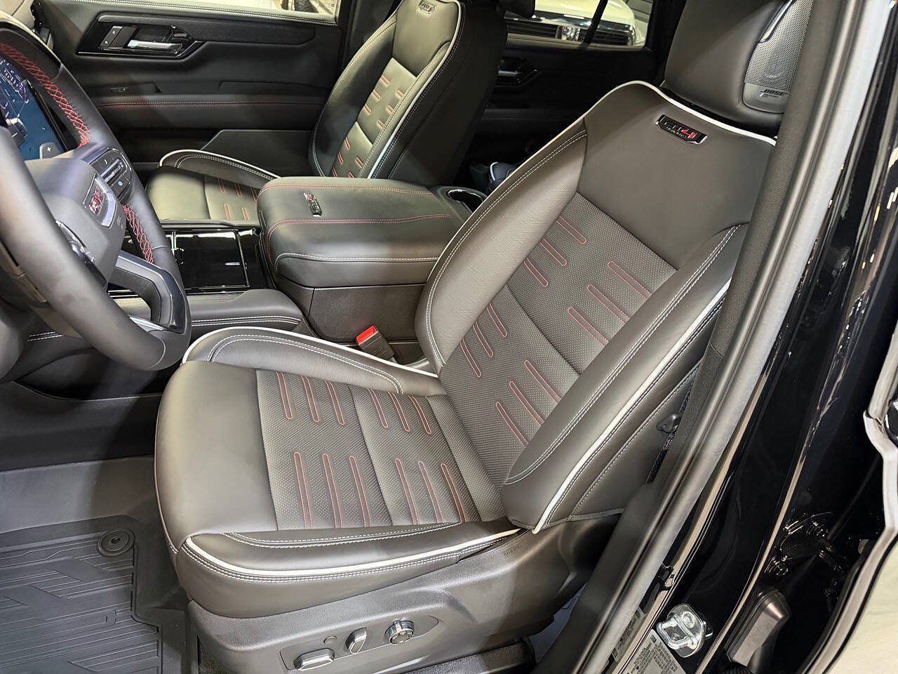 Used 2026 GMC Yukon AT4 Ultimate w/ LPO, Floor Liner Package AWD/4WD image 57