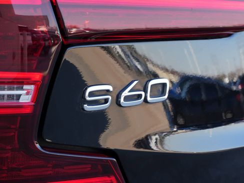 Used 2021 Volvo S60 T5 Momentum image 20