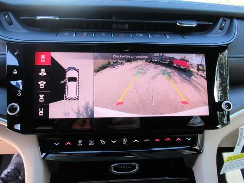 New 2026 Jeep Grand Cherokee Limited w/ Luxury Tech Group II RWD image 28