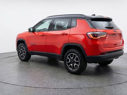 Used 2025 Jeep Compass Trailhawk AWD/4WD image 6