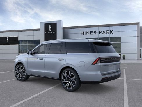 New 2026 Lincoln Navigator Reserve image 4
