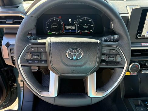 Used 2025 Toyota 4Runner TRD Off-Road image 25