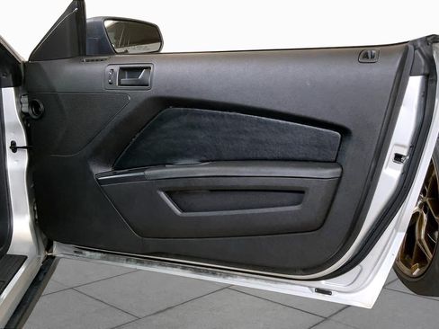 Used 2010 Ford Mustang Premium RWD image 18