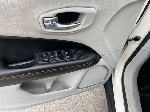 Used 2018 Jeep Compass Latitude w/ Popular Equipment Group image 19