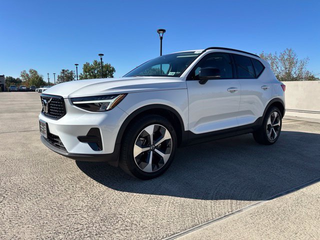 Certified 2024 Volvo XC40 B5 Core AWD/4WD image 3