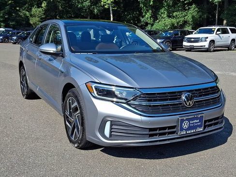 Certified 2024 Volkswagen Jetta SEL FWD image 2