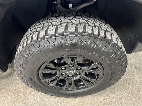 Used 2022 Chevrolet Silverado 1500 ZR2 w/ Technology Package AWD/4WD image 18
