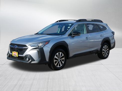 Used 2023 Subaru Outback Premium AWD/4WD image 3