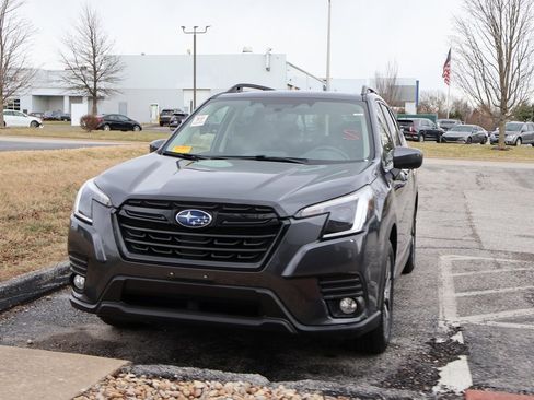 Used 2023 Subaru Forester Premium w/ Popular Package #1 image 2