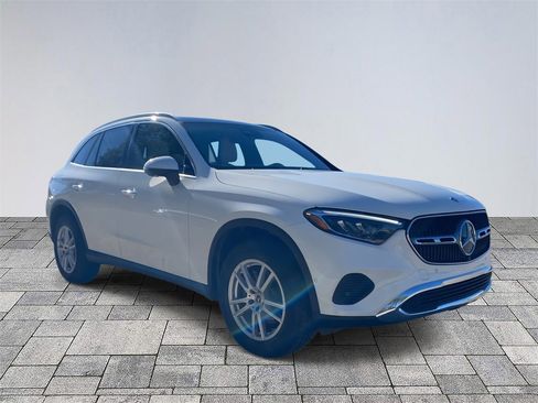 Used 2025 Mercedes-Benz GLC 300 image 1