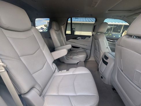 Used 2017 Cadillac Escalade Luxury image 20