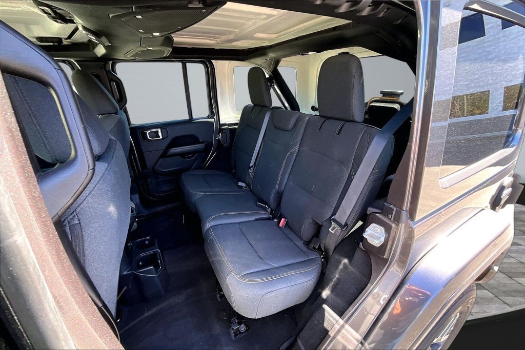 Used 2026 Jeep Wrangler Unlimited Sahara AWD/4WD image 19