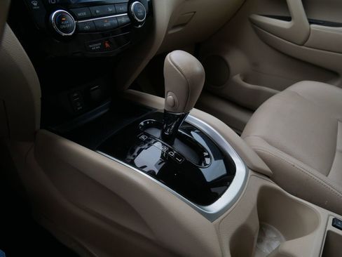 Used 2015 Nissan Rogue SL w/ SL Premium Package image 18