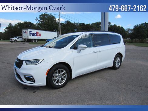 Used 2022 Chrysler Pacifica Touring-L image 4