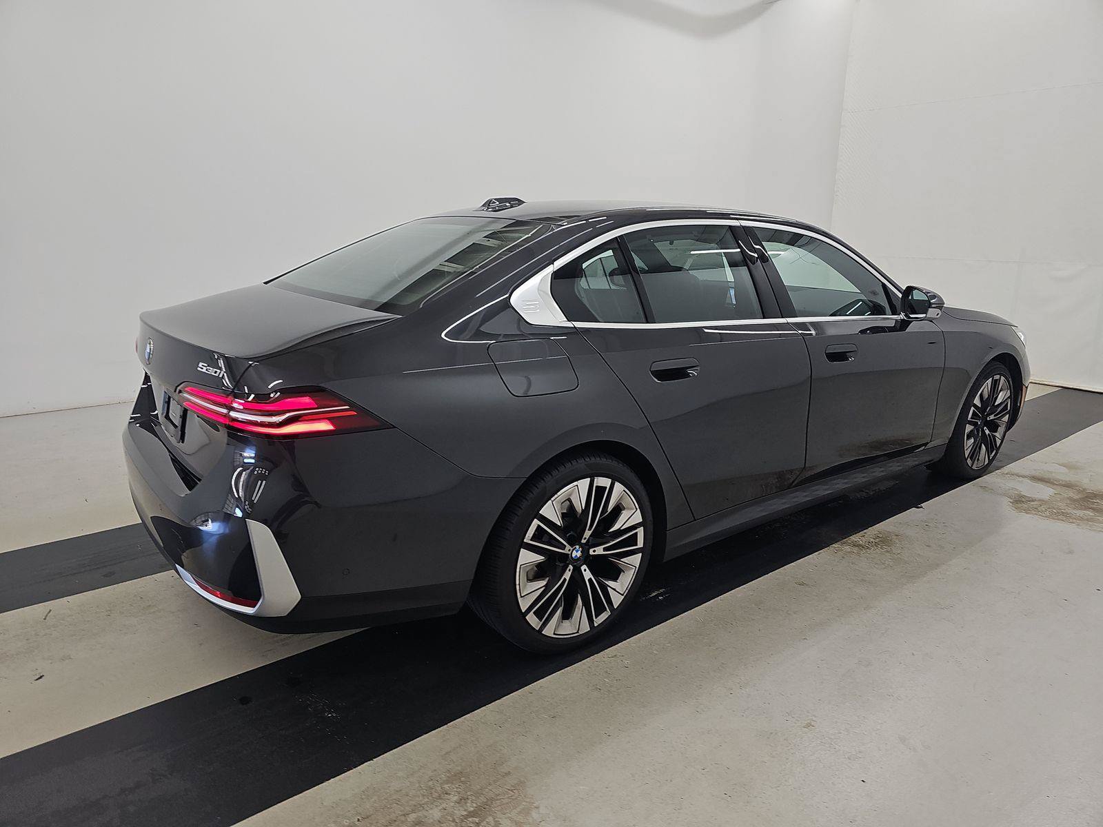 Certified 2026 BMW 530i RWD image 4