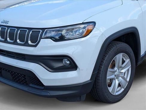 Used 2022 Jeep Compass Latitude w/ Sun and Sound Group image 10