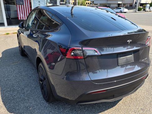 Used 2024 Tesla Model Y Long Range AWD/4WD image 7