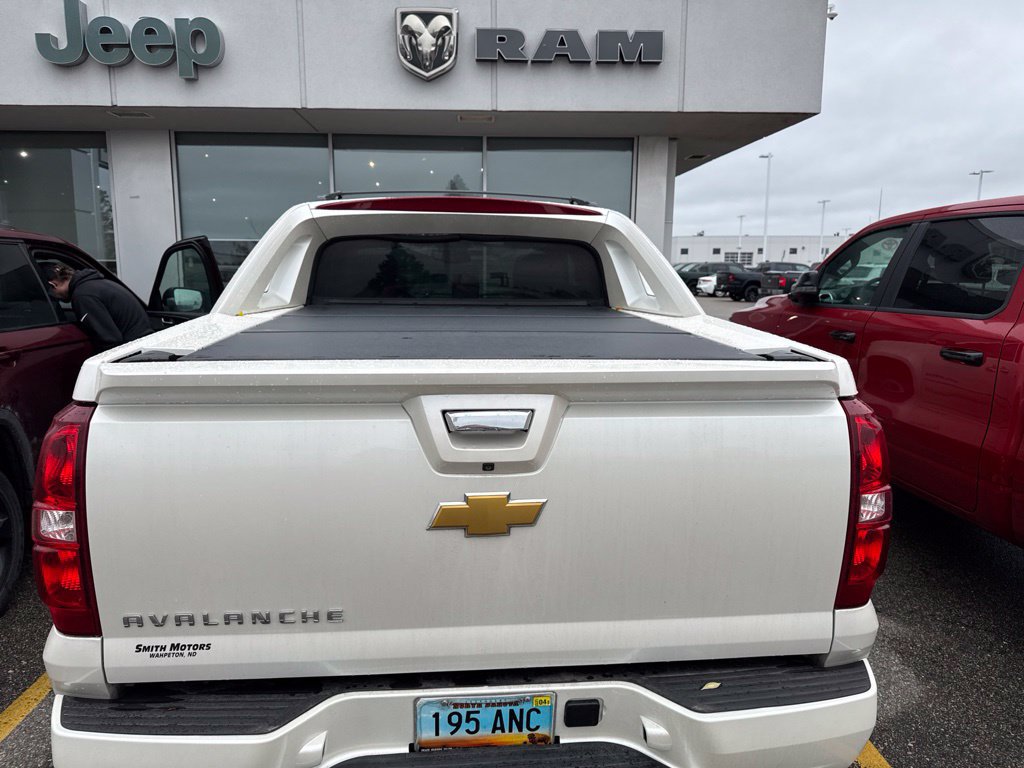 Used 2013 Chevrolet Avalanche LTZ AWD/4WD image 3