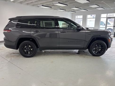 New 2025 Jeep Grand Cherokee L Altitude image 11
