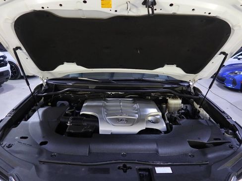 Used 2017 Lexus LX 570 4WD image 9