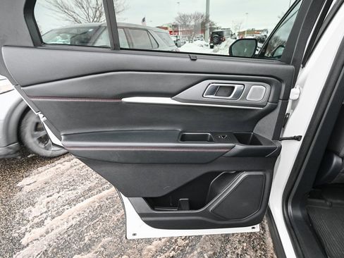 Used 2025 Ford Explorer ST image 25