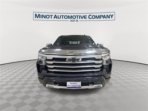 Used 2024 Chevrolet Silverado 1500 High Country w/ Technology Package image 3
