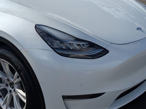 Used 2021 Tesla Model Y Long Range AWD/4WD image 10