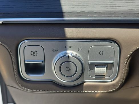 Used 2026 Mercedes-Benz Maybach GLS 600 4MATIC image 29