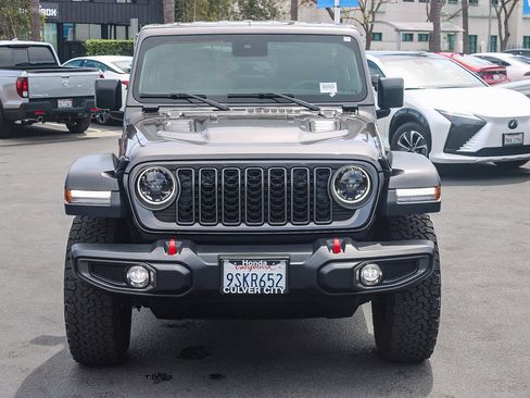Used 2025 Jeep Wrangler Unlimited Rubicon image 2