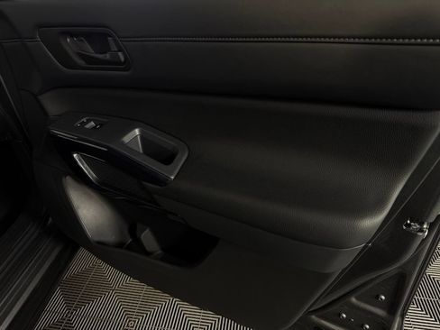 Used 2025 Nissan Pathfinder SV FWD image 34