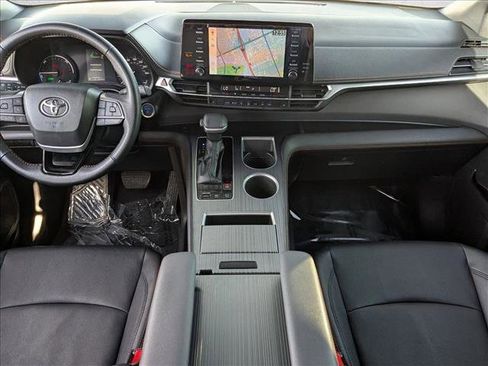Used 2023 Toyota Sienna XSE image 18