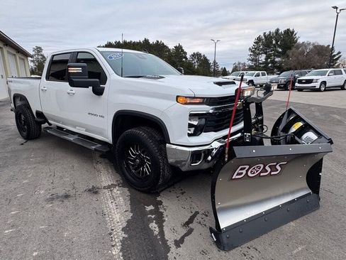 Used 2025 Chevrolet Silverado 2500 LT w/ Convenience Package AWD/4WD image 9