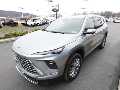 New 2025 Buick Enclave Preferred w/ Power Package image 8