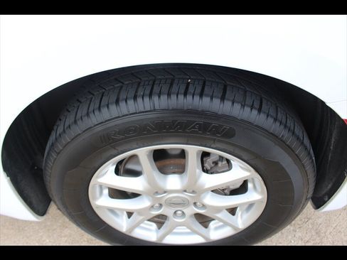 Used 2023 Chrysler Pacifica Touring-L FWD image 37