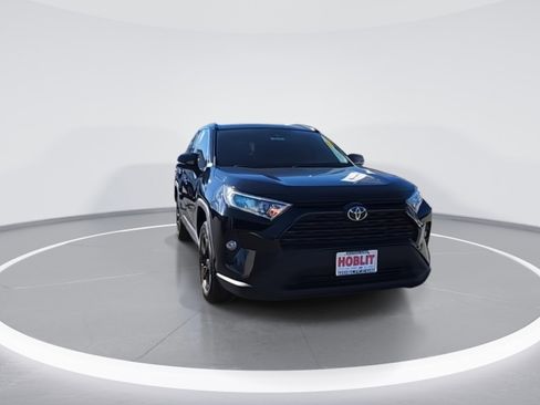 Used 2021 Toyota RAV4 XLE image 2