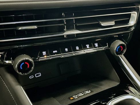 New 2025 Chevrolet Traverse LT image 17