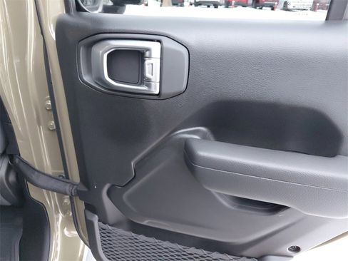 Used 2025 Jeep Wrangler Willys image 21