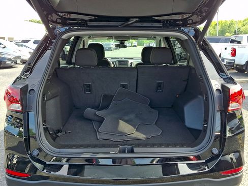 Used 2023 Chevrolet Equinox LT FWD image 29
