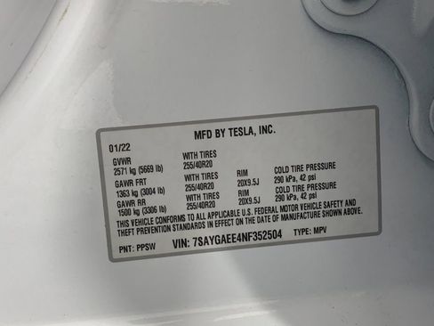 Used 2022 Tesla Model Y Long Range image 13