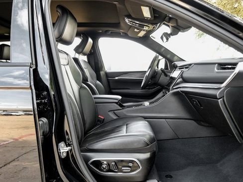 Used 2023 Jeep Grand Cherokee Overland w/ Luxury Tech Group IV image 42