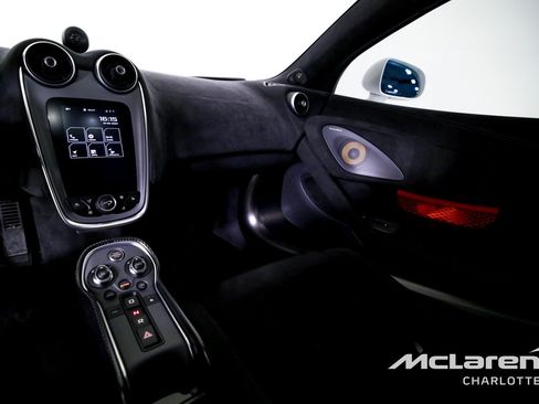 Used 2020 McLaren 620R RWD image 16