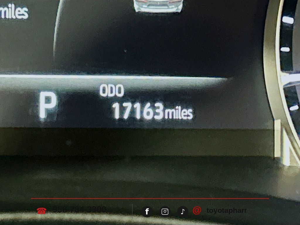 Used 2025 Toyota Highlander XLE FWD image 11
