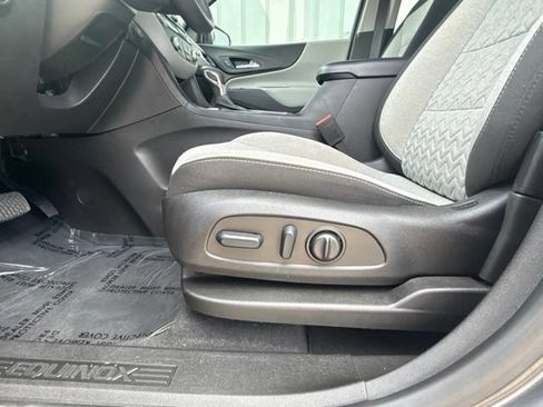 Used 2022 Chevrolet Equinox LT FWD image 22