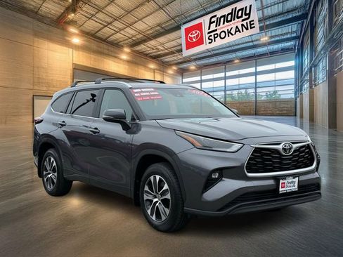 Certified 2024 Toyota Highlander XLE image 2