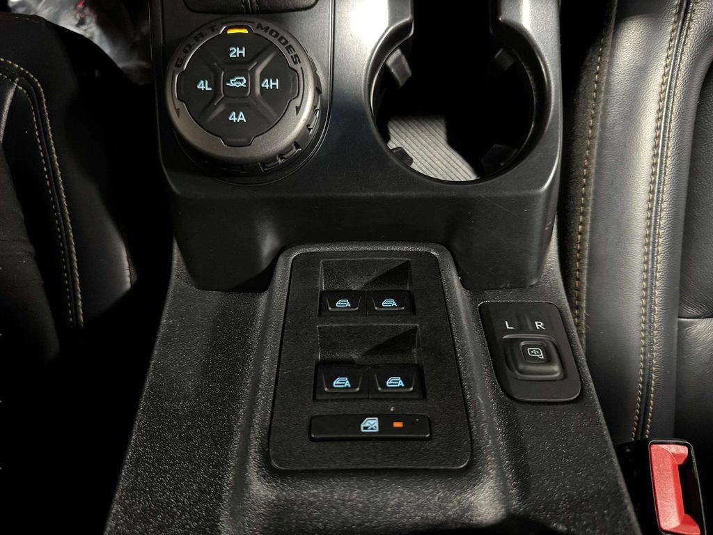 Used 2025 Ford Bronco Badlands AWD/4WD image 17