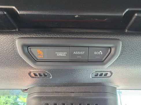 Used 2019 Jeep Wrangler Unlimited Sahara w/ Dual Top Group AWD/4WD image 24